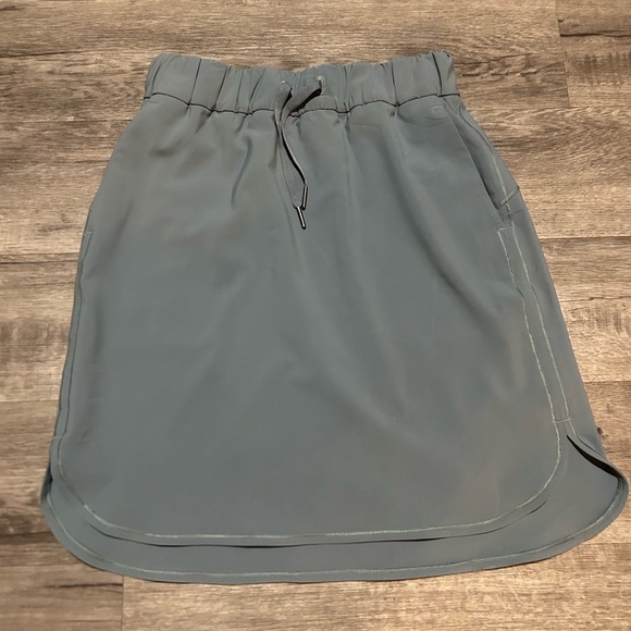 NWOT Women’s Lululemon On the Fly Skirt 6 - Picture 2 of 4